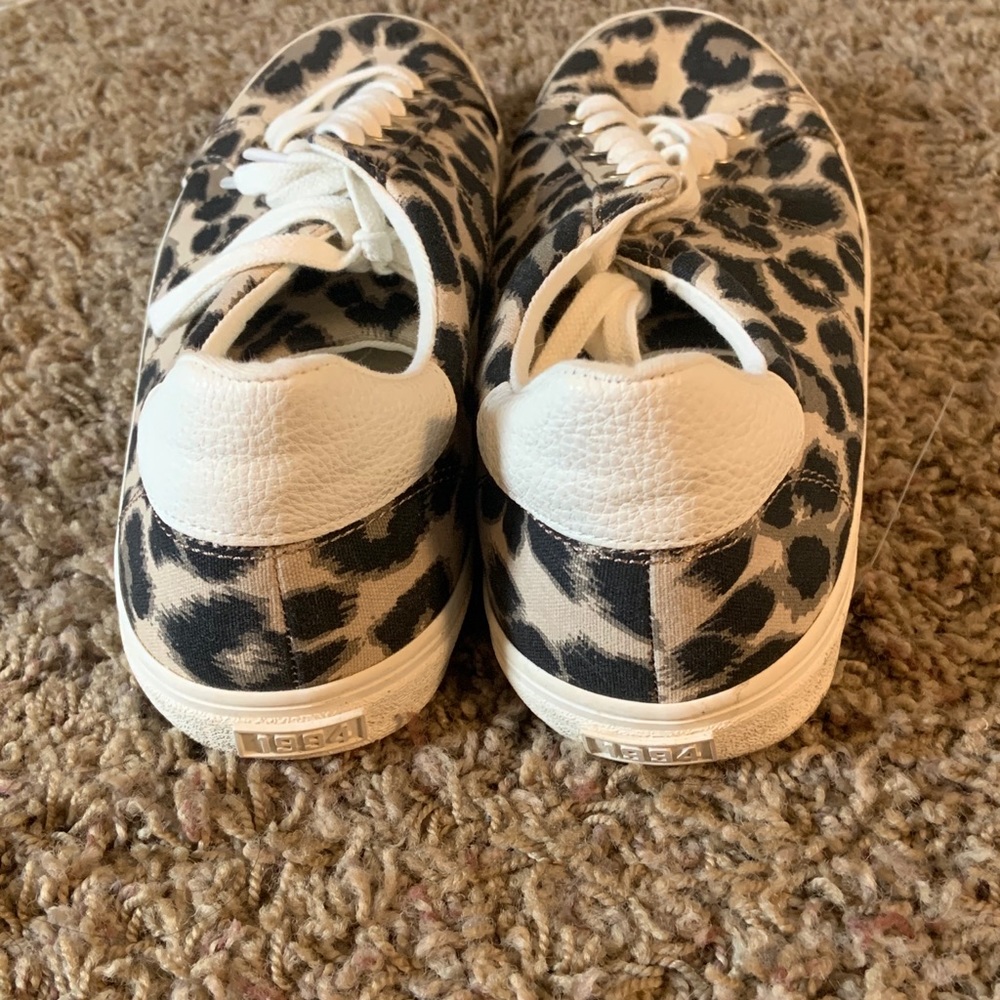 Women’s size: 9.5, cheetah old navy sneakers